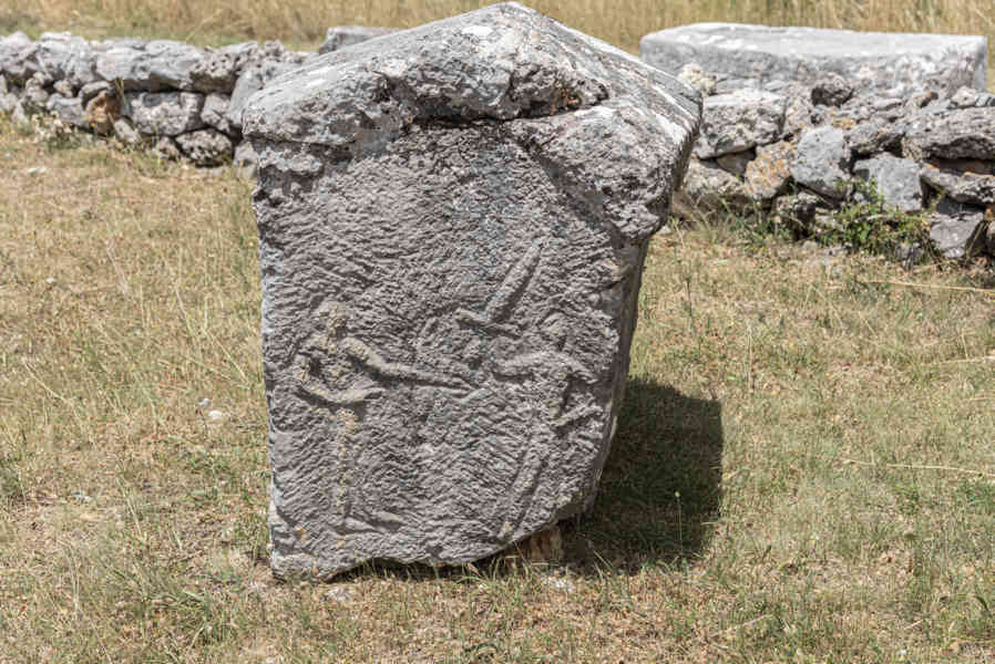 Croacia - Cista Velika - cementerio medieval - tumbas Stecci 17.jpg